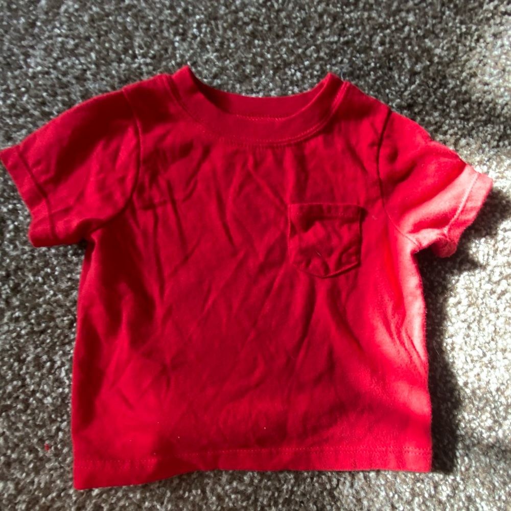 Red pocket tshirt